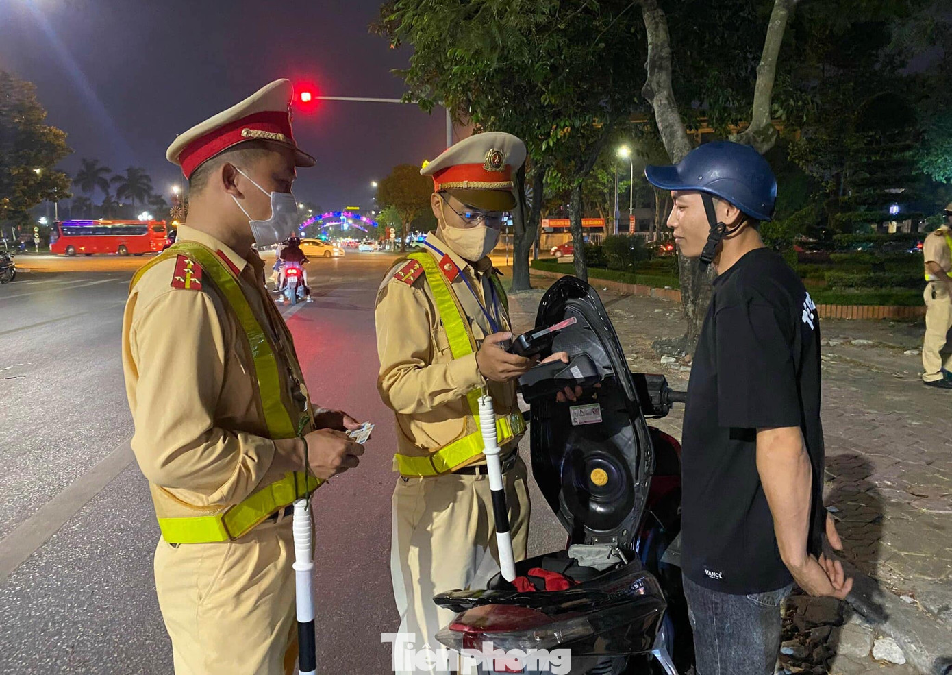 CSGT Nghệ An đã xử lý 1.219 tài xế vi phạm nồng độ cồn chỉ trong vòng 1 tháng. CSGT Nghệ An đã xử lý 1.219 tài xế vi phạm nồng độ cồn chỉ trong vòng 1 tháng.