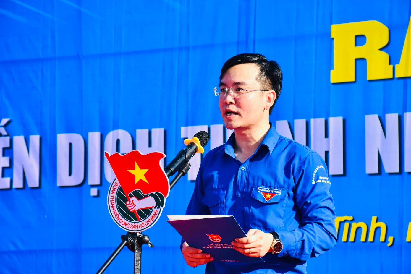 Anh Nguyễn Hoài Nam, Phó Bí thư Tỉnh Đoàn, Chủ tịch Hội Liên hiệp Thanh niên Việt Nam tỉnh Hà Tĩnh phát biểu tại lễ ra quân. Anh Nguyễn Hoài Nam, Phó Bí thư Tỉnh Đoàn, Chủ tịch Hội Liên hiệp Thanh niên Việt Nam tỉnh Hà Tĩnh phát biểu tại lễ ra quân.