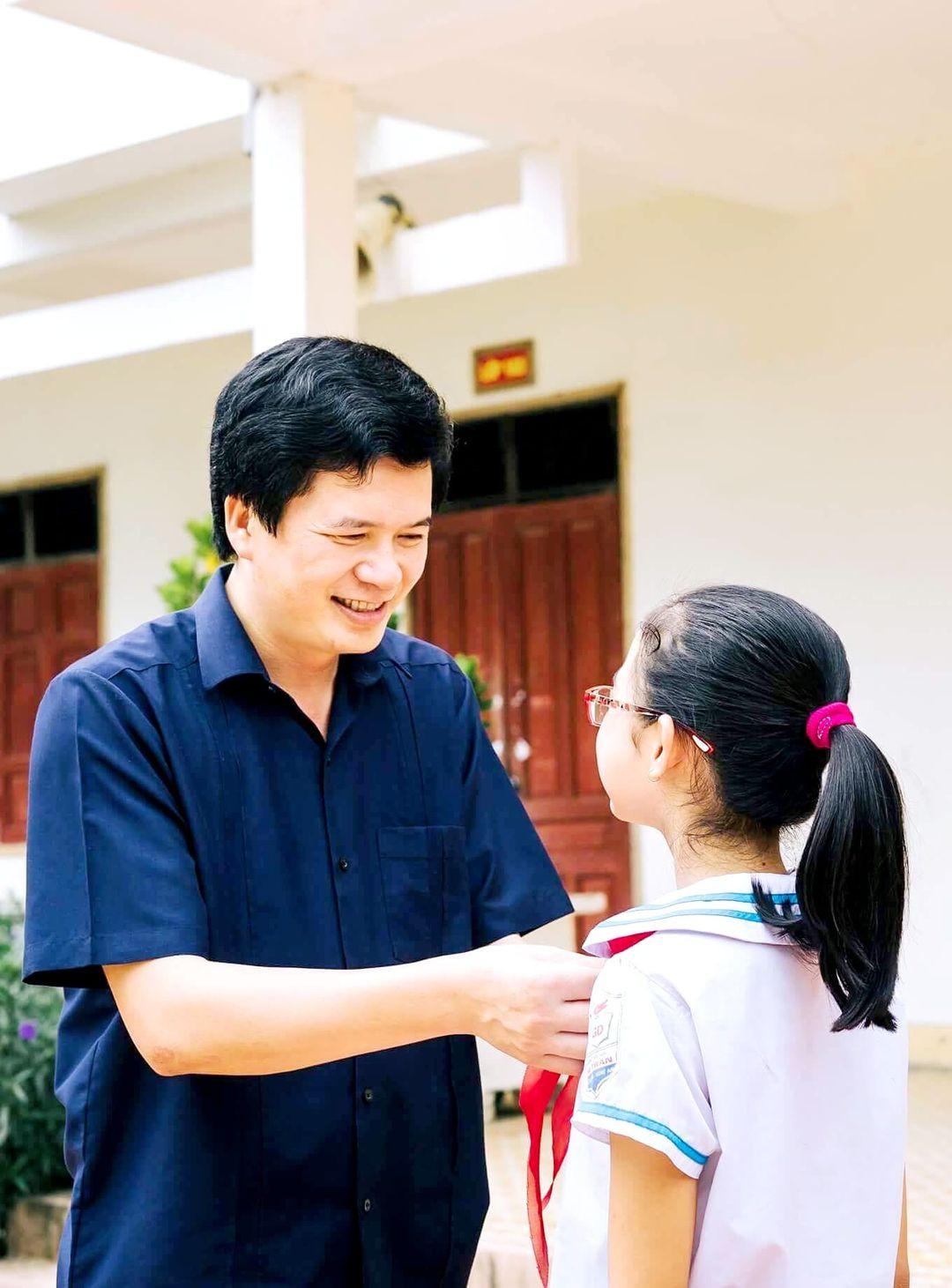 Trước khi được giữ chức Chánh văn phòng Tỉnh ủy Nghệ An, ông Nguyễn Đình Hùng từng làm Bí thư Tỉnh đoàn Nghệ An, Bí thư Huyện ủy Con Cuông.