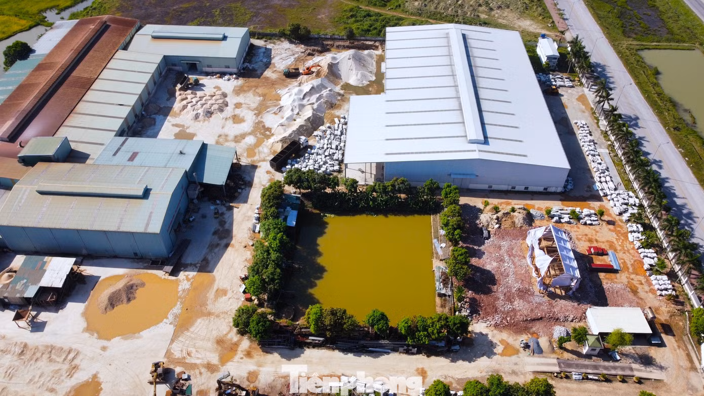 Toàn cảnh Công ty TNHH Châu Tiến nơi phát hiện hàng loạt công nhân mắc bệnh phổi và bụi phổi. Toàn cảnh Công ty TNHH Châu Tiến nơi phát hiện hàng loạt công nhân mắc bệnh phổi và bụi phổi.