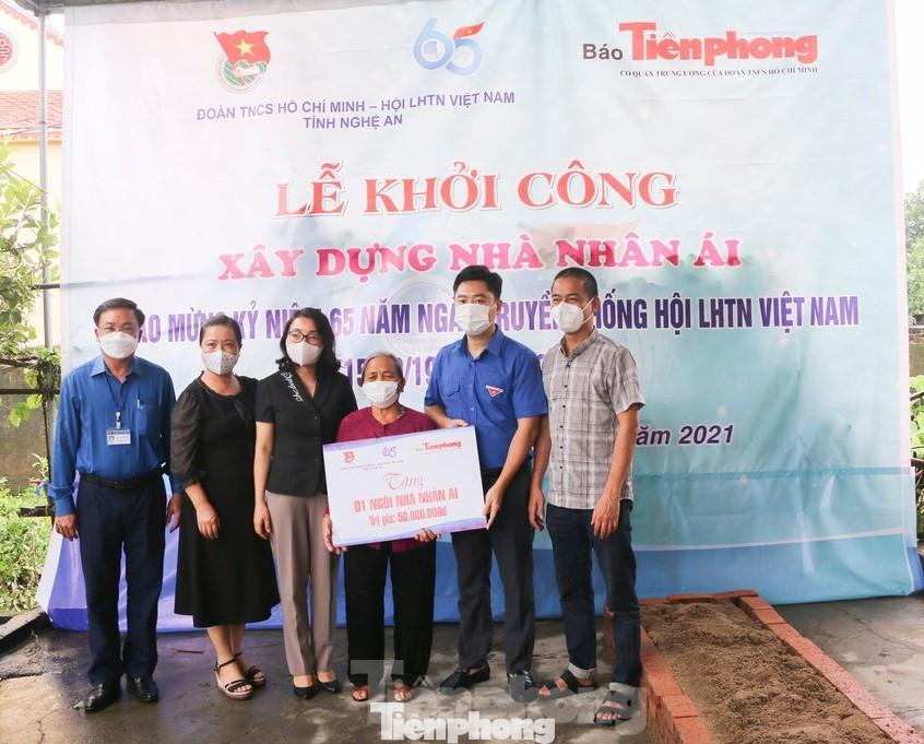 Trước đó, ngày 14/10/2021, Tỉnh đoàn Nghệ An, báo Tiền Phong cũng đã tổ chức lễ khởi công nhà nhân ái cho gia đình cụ Nguyễn Thị Ngoan (vợ liệt sỹ), trú tại xã Hưng Tây, huyện Hưng Nguyên. Trước đó, ngày 14/10/2021, Tỉnh đoàn Nghệ An, báo Tiền Phong cũng đã tổ chức lễ khởi công nhà nhân ái cho gia đình cụ Nguyễn Thị Ngoan (vợ liệt sỹ), trú tại xã Hưng Tây, huyện Hưng Nguyên.