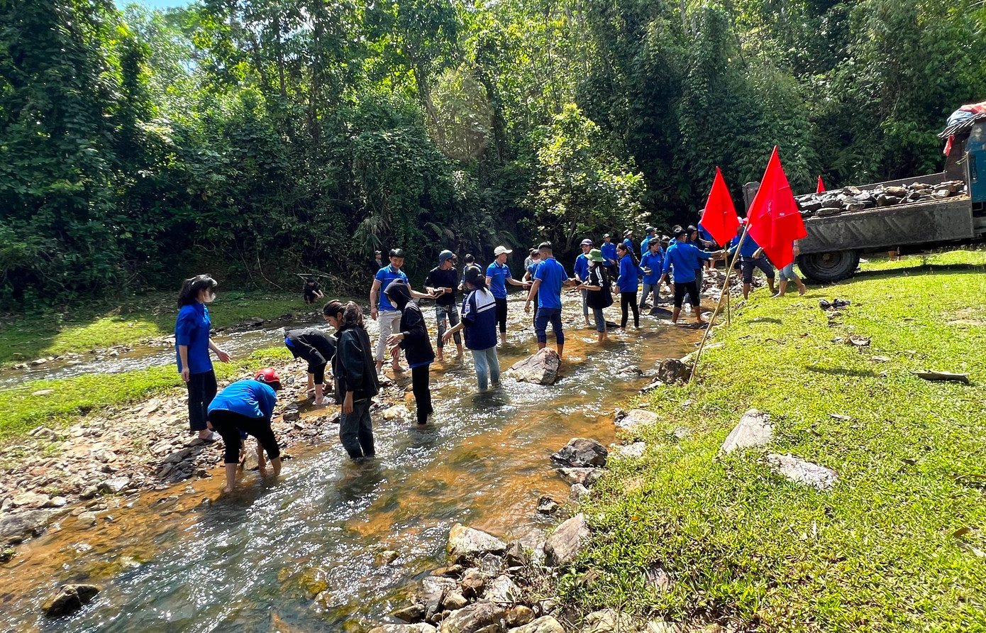 Cấp tỉnh thành lập 1 đội hình tình nguyện gồm 21 tình nguyện viên tham gia hỗ trợ, hướng dẫn cho người dân tại Trung tâm phục vụ Hành chính công của tỉnh. Cấp cơ sở, triển khai 460 đội hình thanh niên tình nguyện "Chuyển đổi số cộng đồng". Triển khai thực hiện các nội dung phối hợp thực hiện các nhiệm vụ trọng tâm Đề án 06 của Chính phủ tại địa phương, đơn vị.