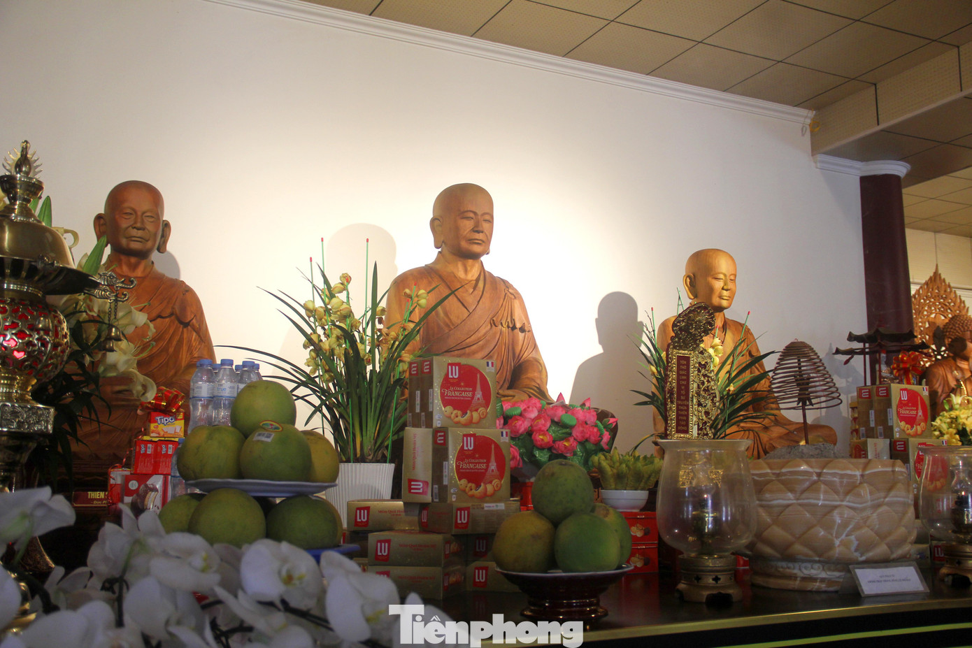 Bên trong chính điện chùa Diệc vừa mới hoàn thành.