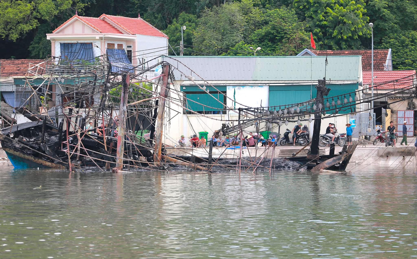Vụ cháy đã khiến 5 tàu cá bị cháy. Trong đó 3 tàu bị cháy hoàn toàn, 2 tàu bị cháy máy móc, thiết bị còn một phần thân vỏ chưa cháy. Ngoài ra có 1 tàu cá khác bị cháy sém phần đuôi không đáng kể.