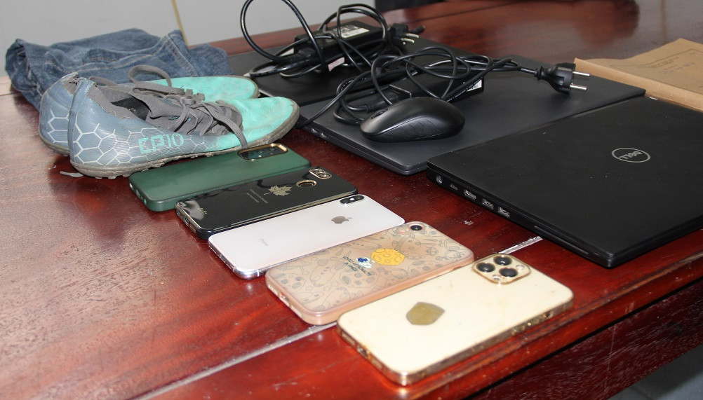 Tang vật công an thu giữ được sau khi bắt đối tượng Long.