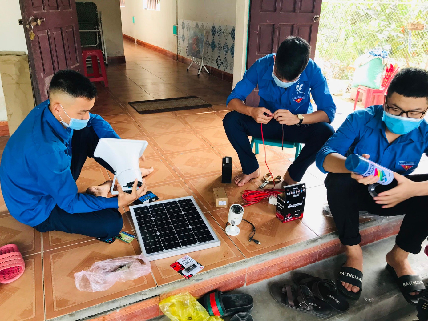 Tiếp tục đẩy mạnh các hoạt động tuyên truyền phòng chống đuối nước, tai nạn thương tích đối với thanh thiếu nhi trong dịp hè, Huyện đoàn Thanh Chương (Nghệ An) đã tổ chức lắp đặt hệ thống tuyên truyền phòng chống đuối nước bằng năng lượng mặt trời. Tiếp tục đẩy mạnh các hoạt động tuyên truyền phòng chống đuối nước, tai nạn thương tích đối với thanh thiếu nhi trong dịp hè, Huyện đoàn Thanh Chương (Nghệ An) đã tổ chức lắp đặt hệ thống tuyên truyền phòng chống đuối nước bằng năng lượng mặt trời.