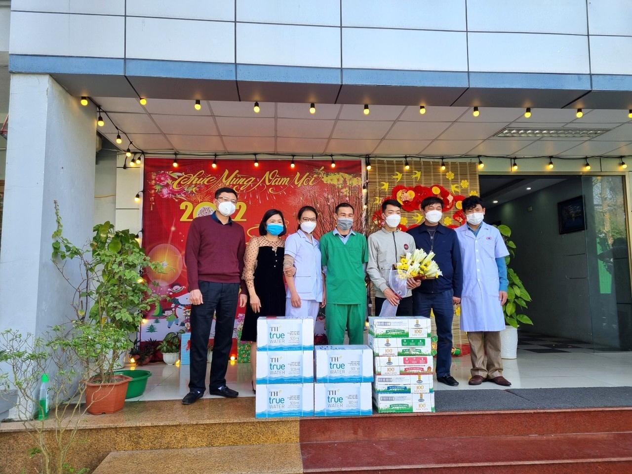 Bác sỹ Trang cùng đồng nghiệp đón Tết tại Bệnh viện dã chiến