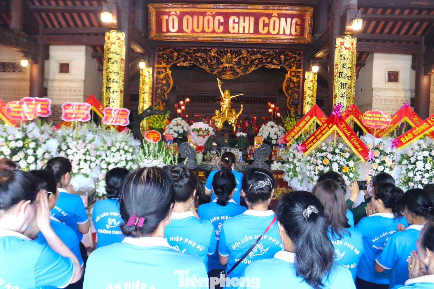 Đến với Khu Di tích lịch sử quốc gia Truông Bồn, du khách xúc động khi nghe những lời thuyết minh tái hiện lại cuộc chiến tranh ác liệt và sự hy sinh anh dũng của những anh hùng liệt sĩ bám đường cho xe qua tuyến đường huyết mạch.