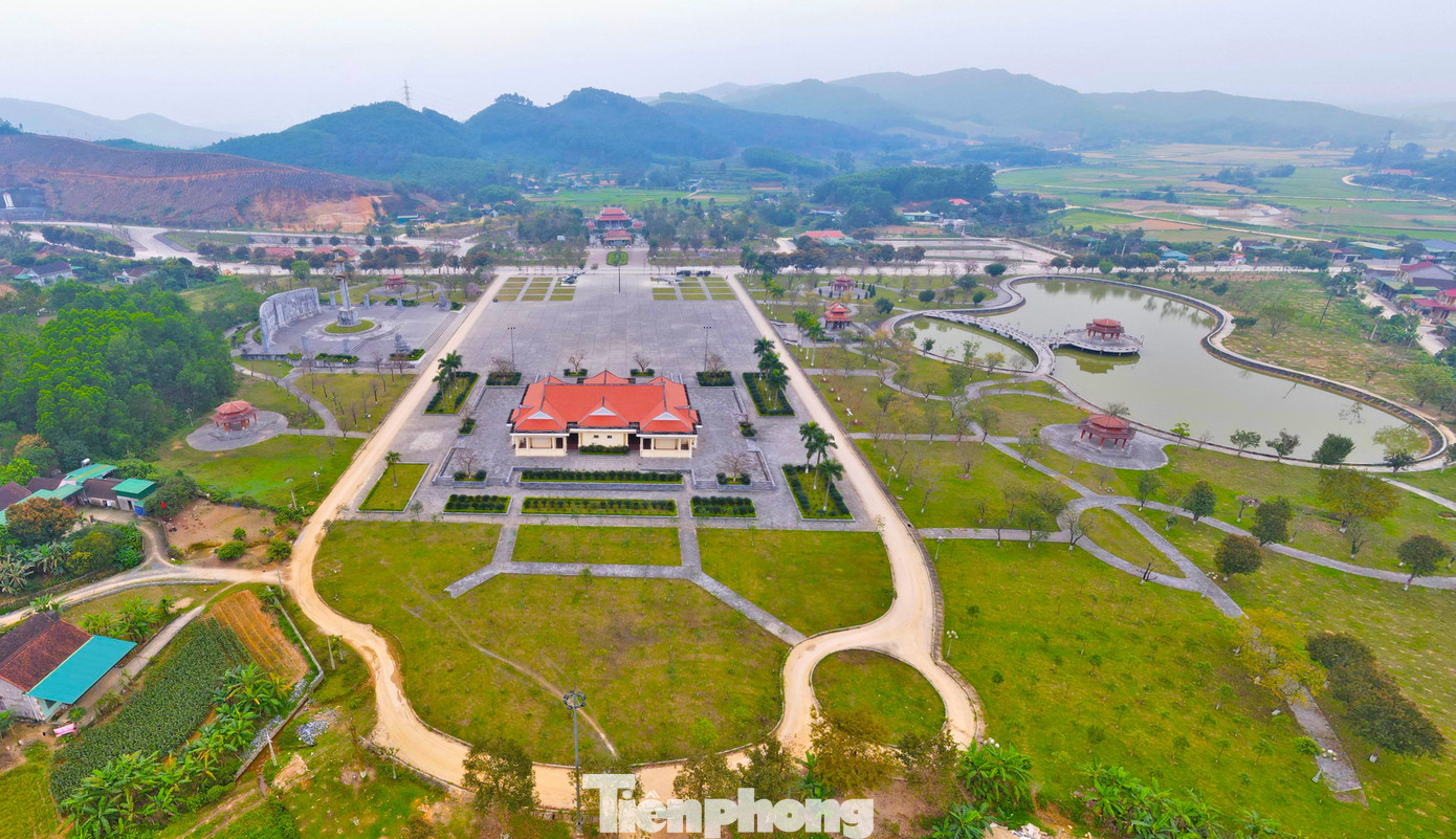 Quảng trường Khu Di tích lịch sử Quốc gia Truông Bồn - nơi diễn ra chương trình. Đây là mảnh đất huyền thoại khi chứng kiến một thời khói lửa hào hùng của dân tộc.