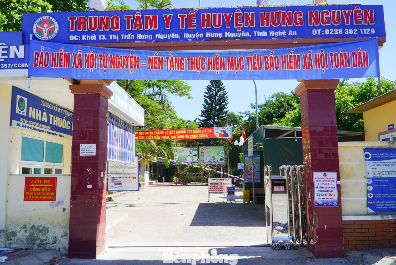 Trung tâm y tế (TTYT) Hưng Nguyên là đơn vị được tỉnh Nghệ An chọn làm bệnh viện dã chiến số 1. Bệnh viện này sẽ chính thức tiếp nhận, điều trị bệnh nhân COVID-19 từ ngày 29/6. Trung tâm y tế (TTYT) Hưng Nguyên là đơn vị được tỉnh Nghệ An chọn làm bệnh viện dã chiến số 1. Bệnh viện này sẽ chính thức tiếp nhận, điều trị bệnh nhân COVID-19 từ ngày 29/6.