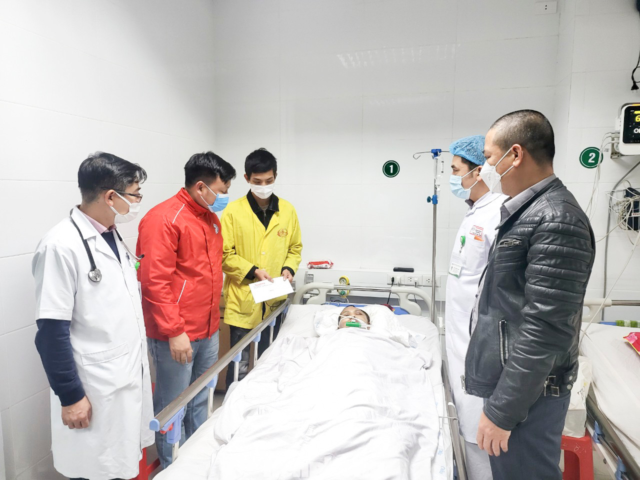 Theo bác sỹ Chuyên khoa II Hà Phúc Hòa - Trưởng khoa Nhiễm khuẩn Tổng hợp Trung tâm Bệnh nhiệt đới Nghệ An, trung bình trung tâm có khoảng 150 bệnh nhân nội trú mỗi ngày. Nhiều bệnh nhân nặng bị sốc nhiễm khuẩn, uốn ván, viêm phổi nặng do COVID-19, suy gan - xơ gan do virus Viêm gan B, C, viêm não phải thở máy.