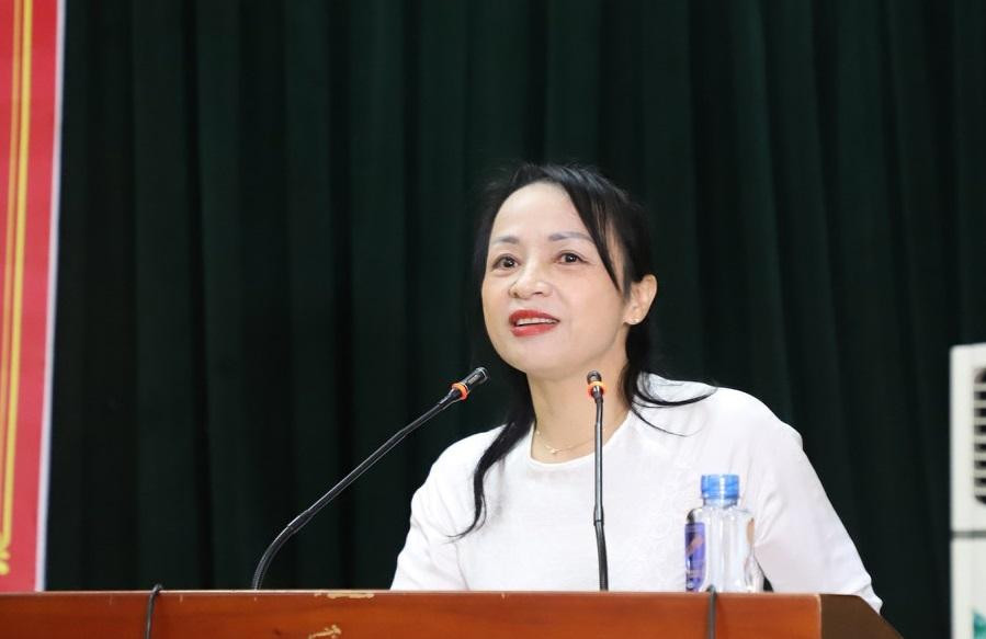 Bà Phạm Thị Hồng Toan phát biểu nhận nhiệm vụ.