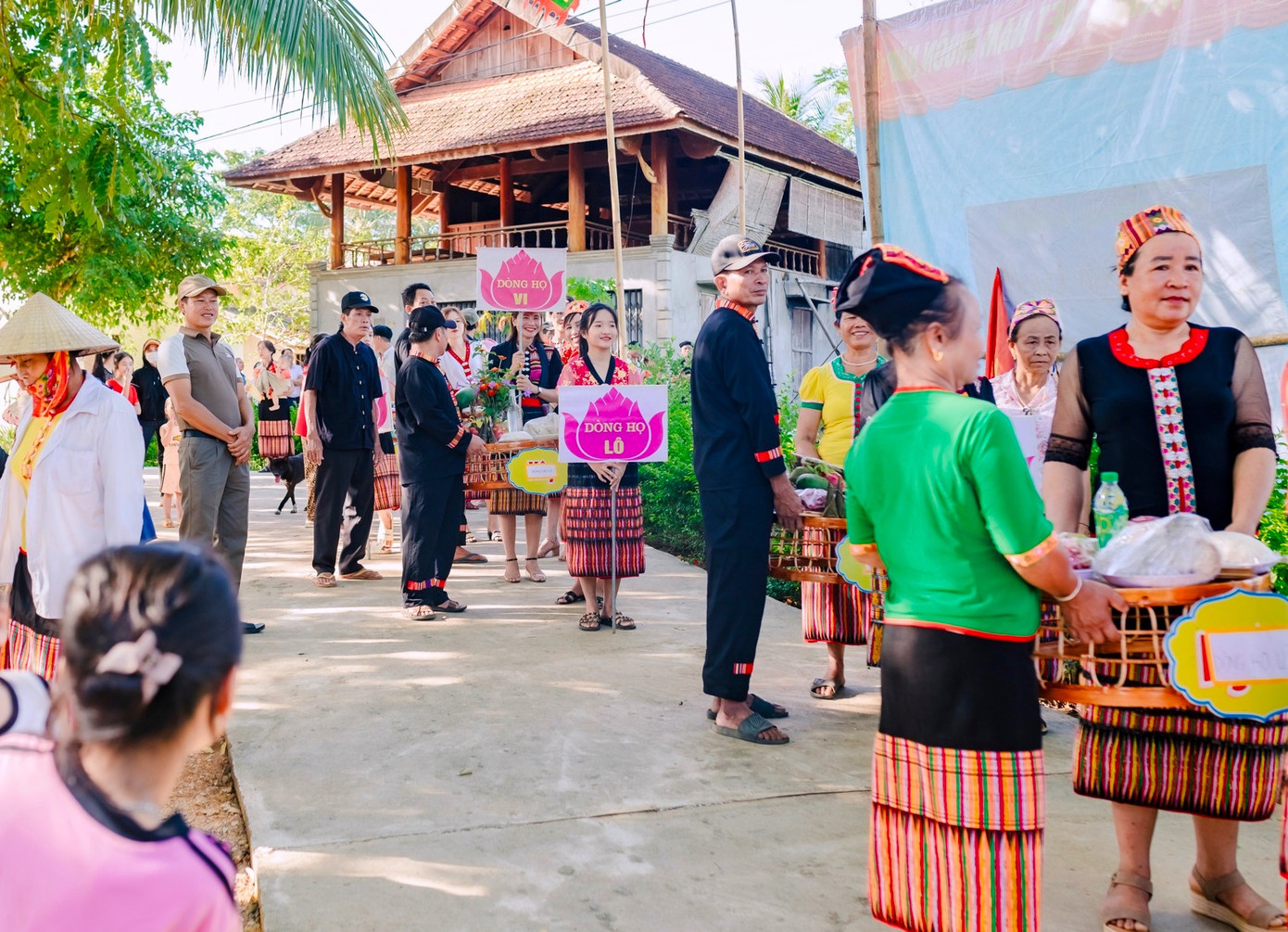 Lễ hội diễn ra trong không khí vui tươi phấn khởi của bà con đồng bào dân tộc Thái và người dân sinh sống trên địa bàn xã Thành Sơn (Anh Sơn, Nghệ An). Ảnh: Hạnh Phúc.