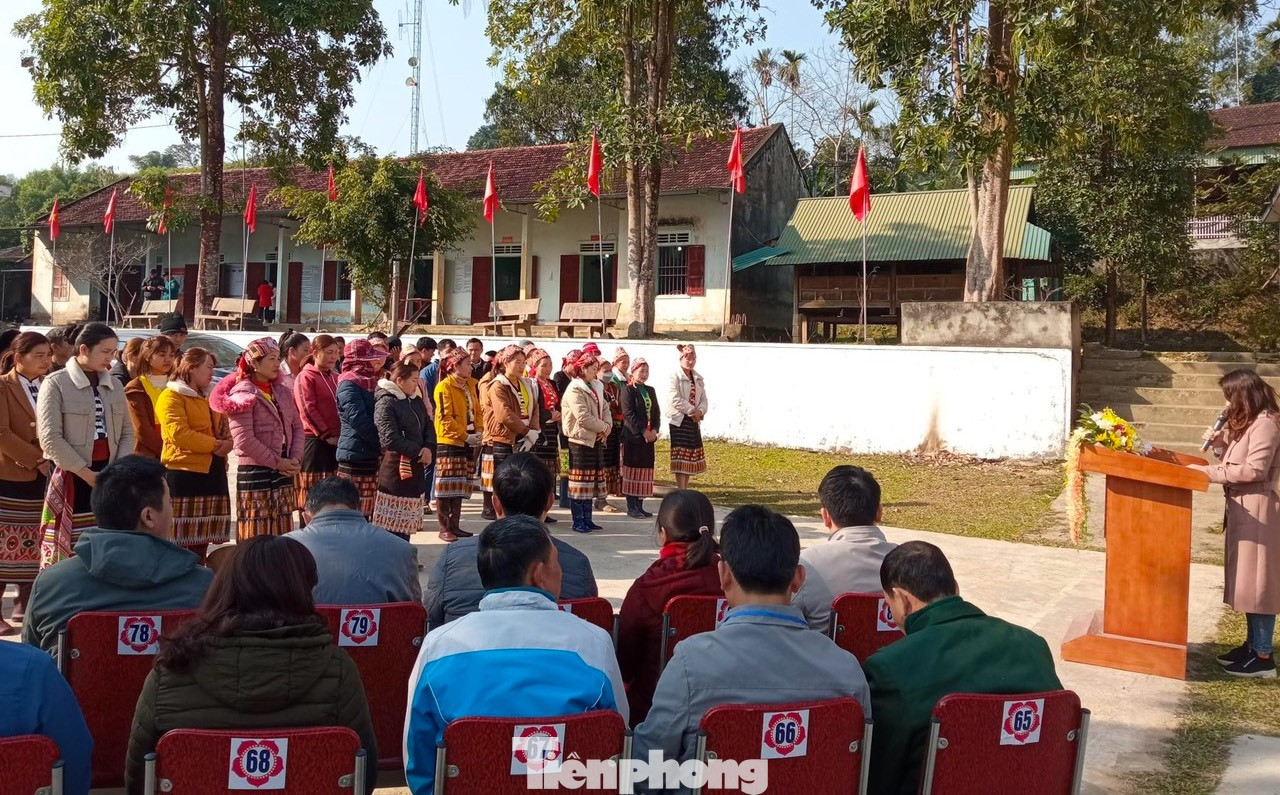 Những ngày đầu năm, Hội Nông dân huyện Quỳ Châu (Nghệ An) đã phối hợp với UBND huyện này tổ chức Lễ hội Lồng Tồng (Lễ hội xuống đồng) và Tết trồng cây tại bản Đồng Minh (xã Châu Hạnh, huyện Quỳ Châu). Đây là một nét văn hóa đặc sắc, độc đáo của đồng bào dân tộc Thái ở Nghệ An. Những ngày đầu năm, Hội Nông dân huyện Quỳ Châu (Nghệ An) đã phối hợp với UBND huyện này tổ chức Lễ hội Lồng Tồng (Lễ hội xuống đồng) và Tết trồng cây tại bản Đồng Minh (xã Châu Hạnh, huyện Quỳ Châu). Đây là một nét văn hóa đặc sắc, độc đáo của đồng bào dân tộc Thái ở Nghệ An.