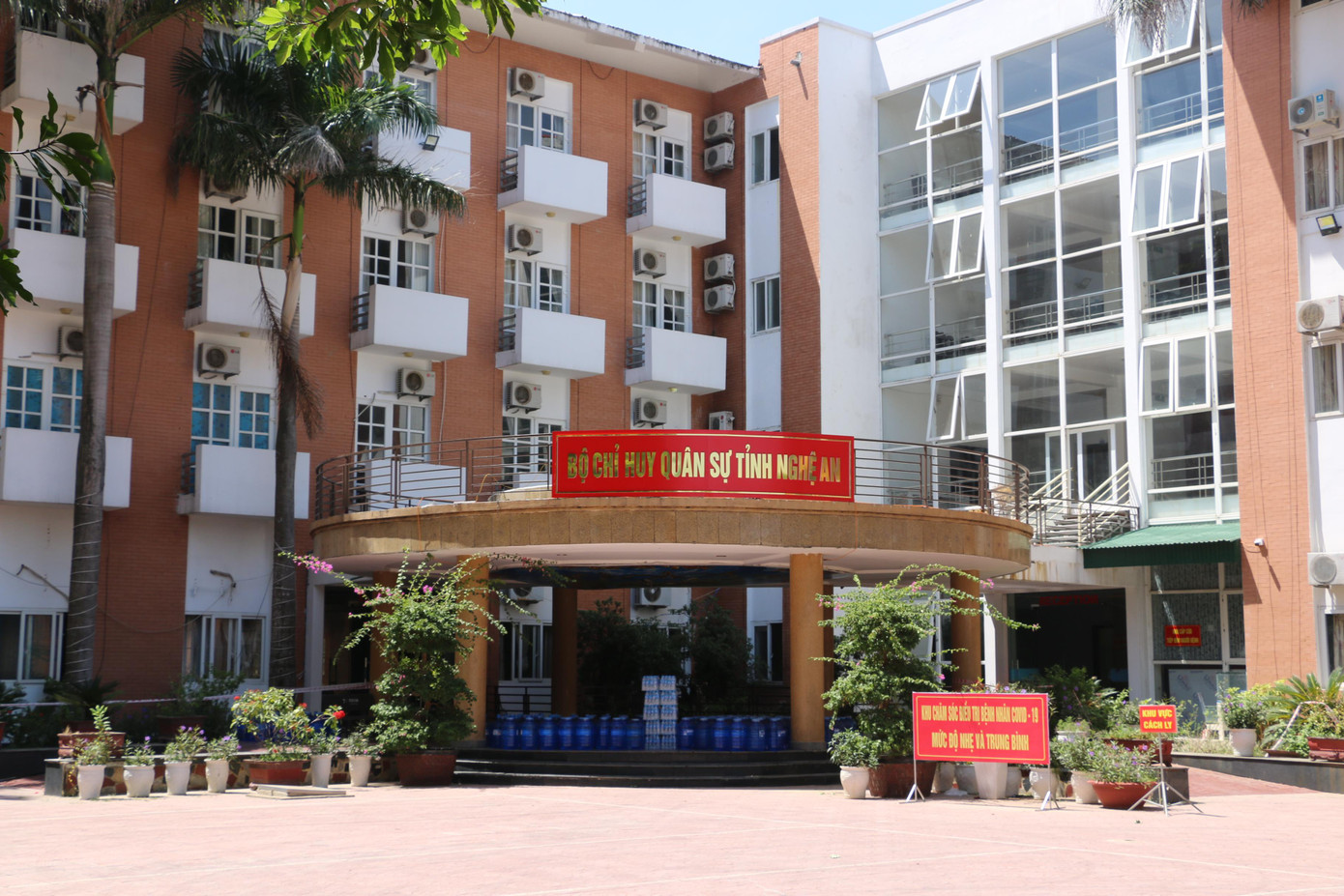 Toàn cảnh Bệnh viện Dã chiến số 4 Nghệ An tại thị xã Cửa Lò.