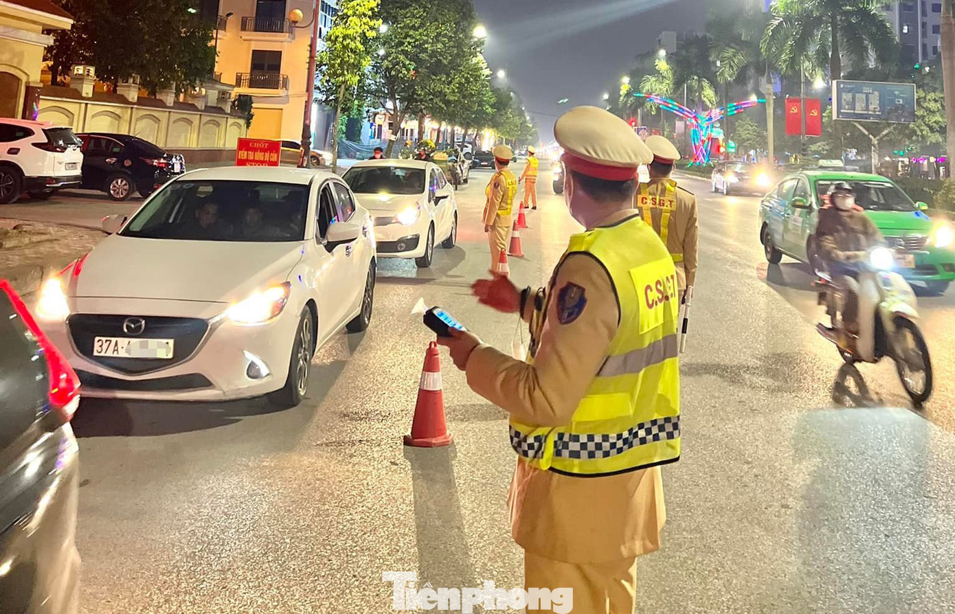 Thời gian tới, lực lượng CSGT Công An Nghệ An sẽ tăng cường tuần tra, kiểm soát và xử lý nghiêm các trường hợp vi phạm về tốc độ, nồng độ cồn, các trường hợp vi phạm an toàn giao thông. Thời gian tới, lực lượng CSGT Công An Nghệ An sẽ tăng cường tuần tra, kiểm soát và xử lý nghiêm các trường hợp vi phạm về tốc độ, nồng độ cồn, các trường hợp vi phạm an toàn giao thông.