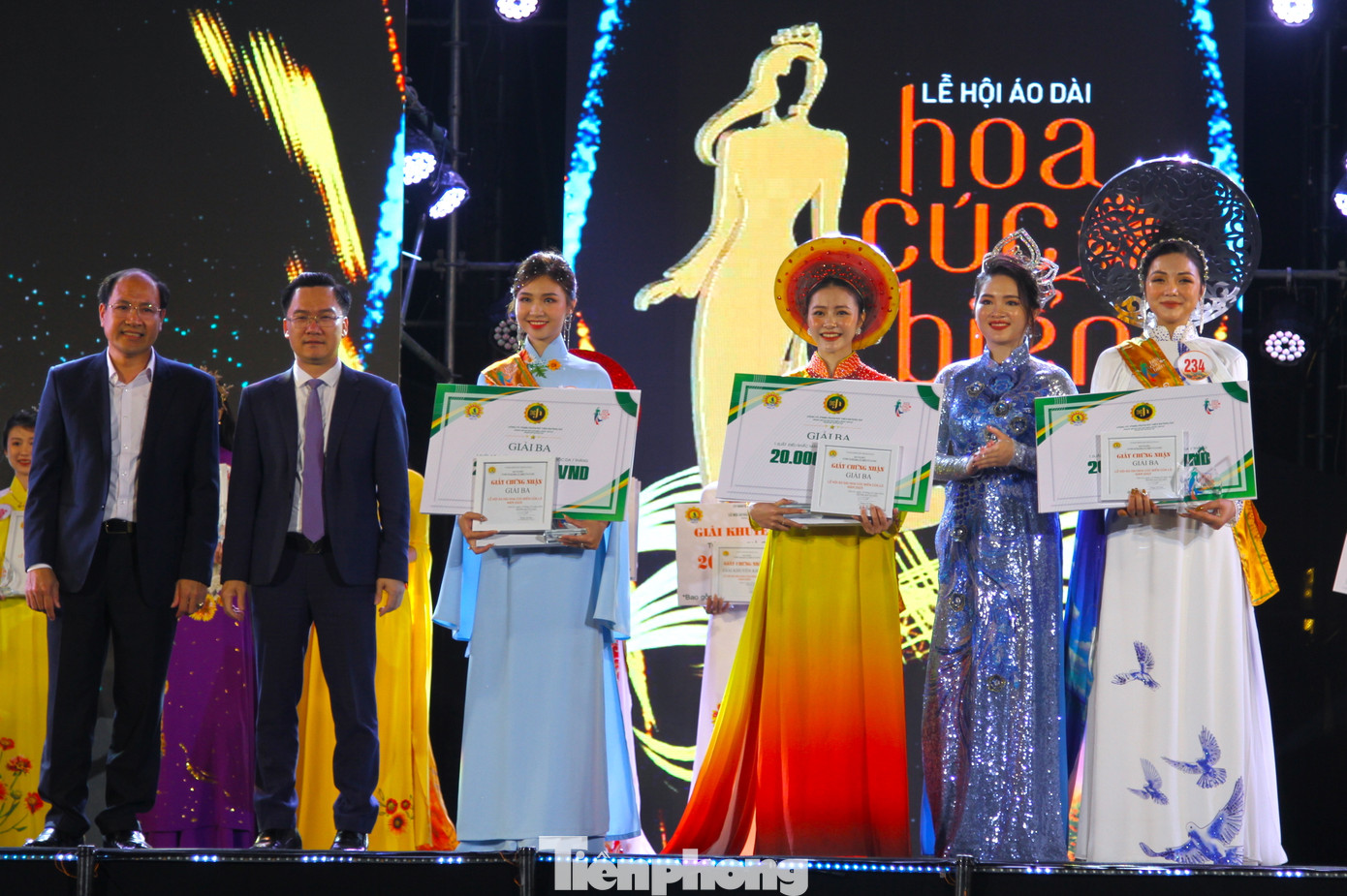 3 thí sinh đạt giải 3 của cuộc thi gồm: thí sinh có SBD 234 Nguyễn Thị Huyền Châu; SBD 05 Trần Thị Thúy và SBD 163 Phạm Ngọc Diệp.