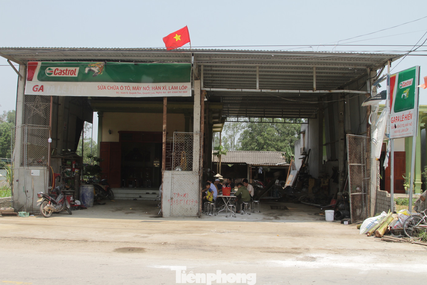 Gara ô tô nơi xảy ra vụ nổ. Gara ô tô nơi xảy ra vụ nổ.