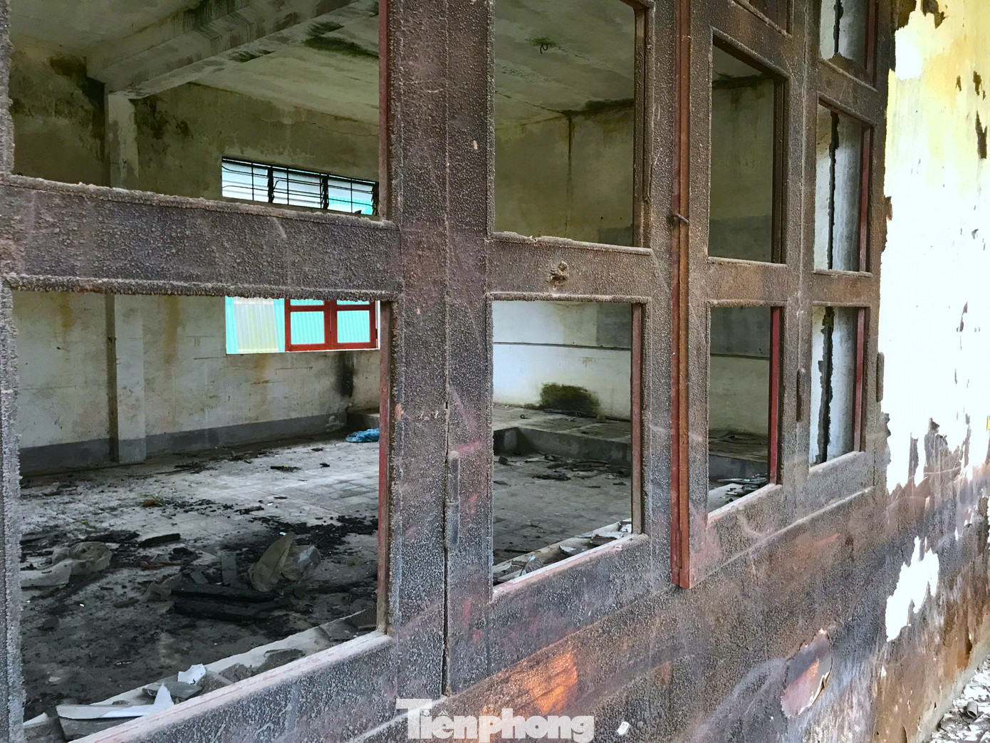 Chủ tịch UBND phường Đông Vĩnh cho biết, một năm trước, trên đường từ trường Nguyễn Trường Tộ về nhà, một học sinh tại địa bàn phường Đông Vĩnh bị xe tải cuốn vào gầm tử vong tại chỗ.