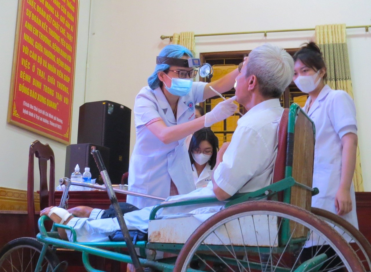 Ngoài ra, các cơ sở Đoàn tổ chức nhiều hoạt động an sinh xã hội, chăm lo cho thanh thiếu nhi như: tổ chức lớp Học kỳ trong quân đội thu hút sự tham gia của hơn 500 học sinh; tổ chức chương trình Vui Tết thiếu nhi; tặng quà cho các em thiếu nhi có hoàn cảnh khó khăn; tổ chức các lớp dạy bơi miễn phí, tập huấn trang bị kiến thức về phòng tránh đuối nước, các kỹ năng mềm cho thanh thiếu nhi; khám và cấp phát thuốc miễn phí cho người dân…