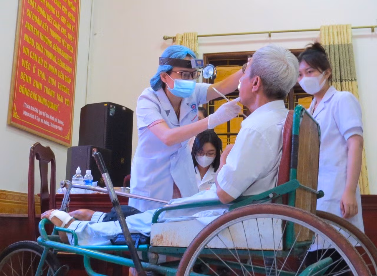 Ngoài ra, các cơ sở Đoàn tổ chức nhiều hoạt động an sinh xã hội, chăm lo cho thanh thiếu nhi như: tổ chức lớp Học kỳ trong quân đội thu hút sự tham gia của hơn 500 học sinh; tổ chức chương trình Vui Tết thiếu nhi; tặng quà cho các em thiếu nhi có hoàn cảnh khó khăn; tổ chức các lớp dạy bơi miễn phí, tập huấn trang bị kiến thức về phòng tránh đuối nước, các kỹ năng mềm cho thanh thiếu nhi; khám và cấp phát thuốc miễn phí cho người dân…