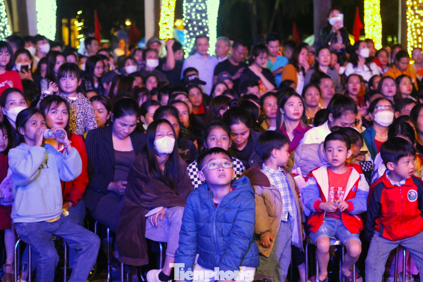 Lễ hội Áo dài Hoa cúc biển Cửa Lò 2023 do UBND thị xã Cửa Lò phối hợp với Hội Liên hiệp Phụ nữ, Đoàn Thanh niên và Liên đoàn lao động thị xã tổ chức. Đây là hoạt động nhằm tuyên truyền, quảng bá hình ảnh du lịch Cửa Lò, góp phần bảo tồn, phát triển và lan tỏa hình ảnh hoa cúc biển - loài hoa đặc trưng của biển Cửa Lò; đồng thời tôn vinh vẻ đẹp của người phụ nữ Việt Nam thông qua tà áo dài truyền thống.