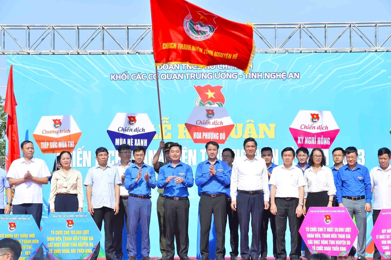 Ngày 3/6, Ban Thường vụ Tỉnh Đoàn Nghệ An, Ban Thường vụ Đoàn Khối Các cơ quan Trung ương phối hợp tổ chức Lễ ra quân Chiến dịch Thanh niên tình nguyện Hè năm 2023 tại Thị xã Thái Hòa (Nghệ An) với sự tham gia của 2000 đoàn viên, thanh niên. Chương trình có sự tham dự của anh Ngô Văn Cương - Bí thư Trung ương Đoàn, Chủ nhiệm Ủy ban kiểm tra Trung ương Đoàn. Tại Chương trình, Ban Tổ chức đã trao 40 suất quà cho hoàn cảnh khó khăn, tặng 3 ngôi nhà hạnh phúc; hỗ trợ vốn vay 500.000.000 đồng cho thanh niên phát triển kinh tế cùng nhiều quà tặng, công trình tủ sách, thẻ thư viện… tổng trị giá các công trình gần 1,2 tỷ đồng.