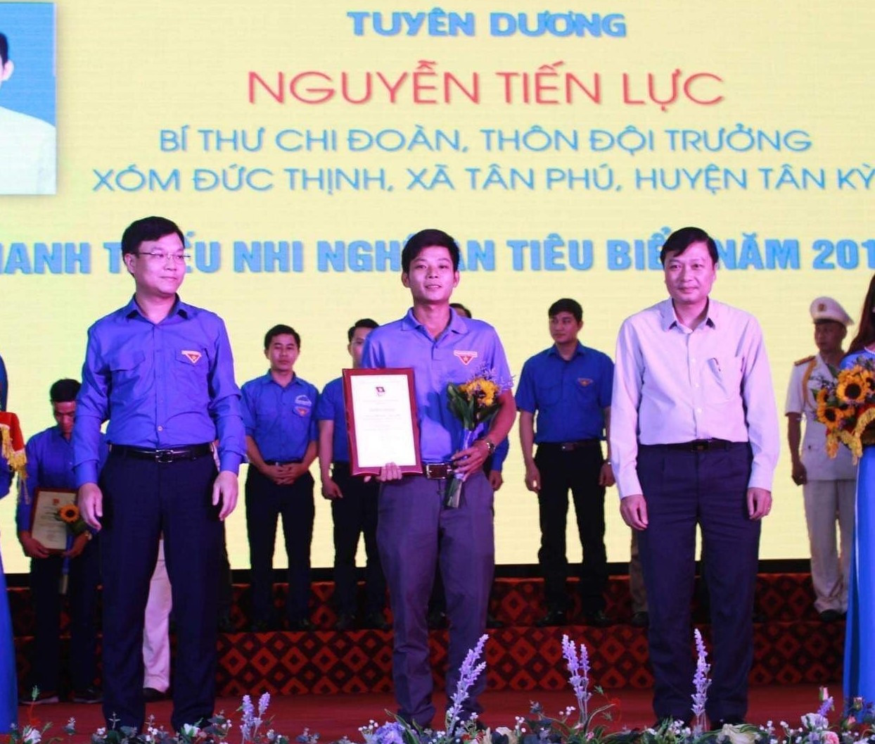 Năm 2016, anh Nguyễn Tiến Lực vinh dự là 1 trong 20 cán bộ Đoàn xuất sắc được tuyên dương tại Lễ Tuyên dương Thanh thiếu nhi tiêu biểu và cán bộ Đoàn xuất sắc tỉnh Nghệ An.