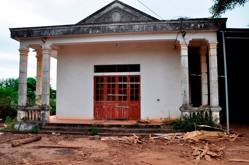 Hạng mục nhà văn hóa cộng đồng bỏ hoang, xuống cấp.