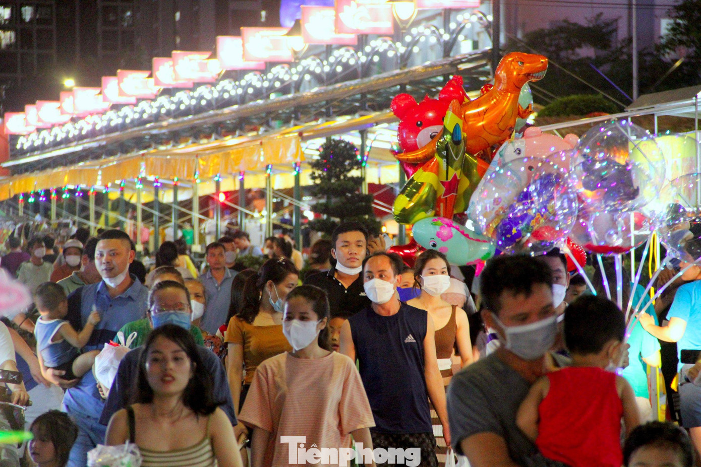 Phố đêm Cao Thắng bắt đầu hoạt động từ năm 2019. Đây là một trong những hoạt động trọng điểm của thành phố Vinh nhằm tăng cường kích cầu tiêu dùng, đẩy mạnh tiêu thụ sản phẩm hàng hóa, hỗ trợ các doanh nghiệp, HTX, làng nghề tìm kiếm đầu ra sản phẩm, phát triển kinh tế đêm.