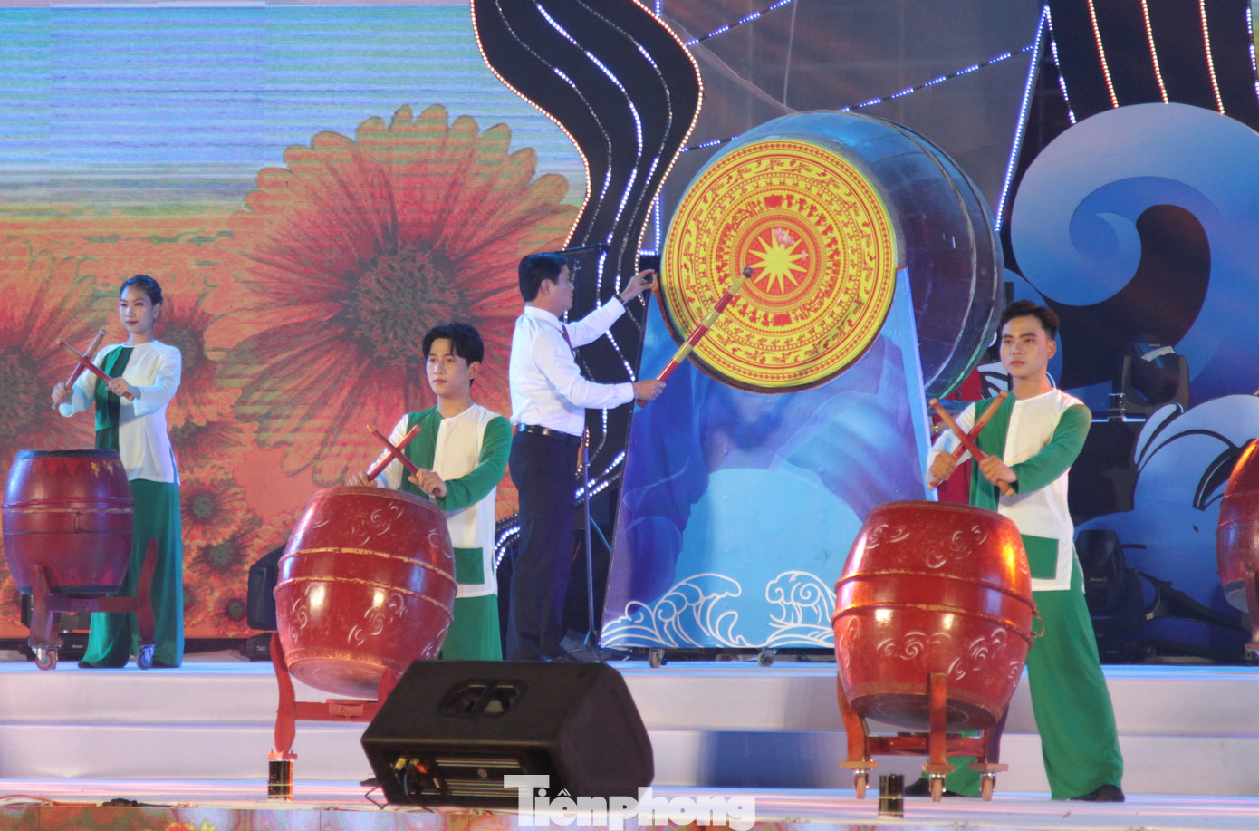 Bí thư Tỉnh ủy Nghệ An Thái Thanh Quý đánh trống khai trương mùa du lịch Cửa Lò 2023. Bí thư Tỉnh ủy Nghệ An Thái Thanh Quý đánh trống khai trương mùa du lịch Cửa Lò 2023.