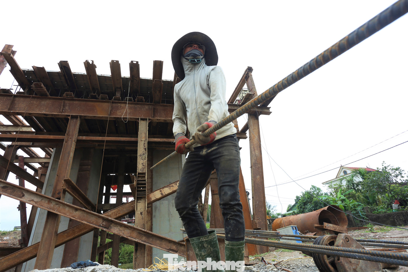 Đoạn Bãi Vọt – Hàm Nghi dài 35,28 km với tổng mức đầu tư hơn 7.600 tỷ đồng, đi qua các huyện Đức Thọ, Can Lộc, Thạch Hà, do Ban QLDA Thăng Long (Bộ GTVT) làm chủ đầu tư. Đơn vị thi công là liên danh nhà thầu Tổng Công ty CP Xuất nhập khẩu và Xây dựng Việt Nam (Vinaconex) và Tổng Công ty 319 (Bộ Quốc phòng).