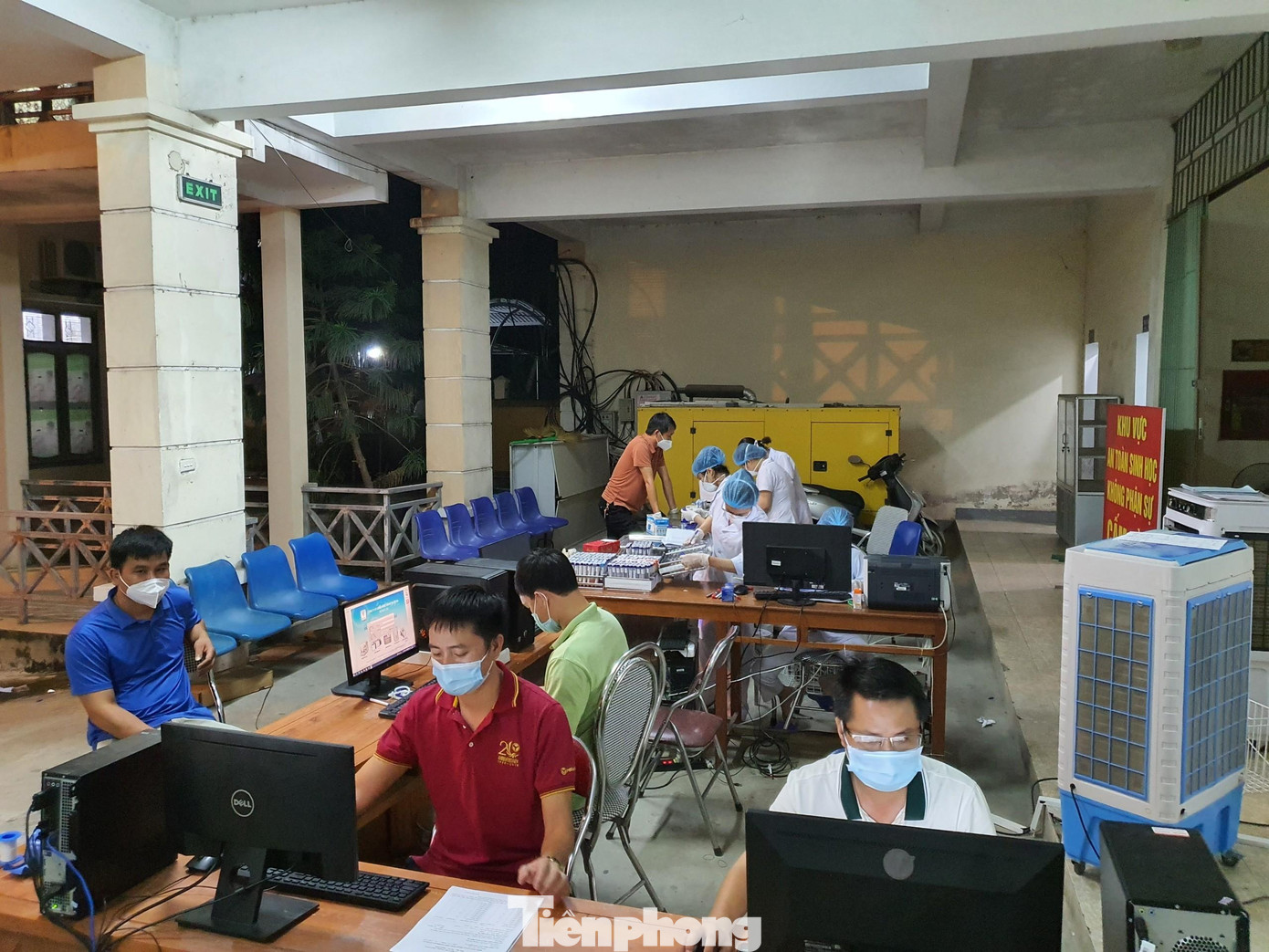 Dự kiến trong đêm 23/8, Sở Y tế Nghệ An, Thành phố Vinh sẽ lấy mẫu xét nghiệm PCR cho khoảng 30.000 người dân trên địa bàn các phường Hồng Sơn, Vinh Tân, Lê Mao. Dự kiến trong đêm 23/8, Sở Y tế Nghệ An, Thành phố Vinh sẽ lấy mẫu xét nghiệm PCR cho khoảng 30.000 người dân trên địa bàn các phường Hồng Sơn, Vinh Tân, Lê Mao.