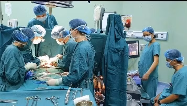Êkip phẫu thuật cứu sống bệnh nhi bị vỡ tim.