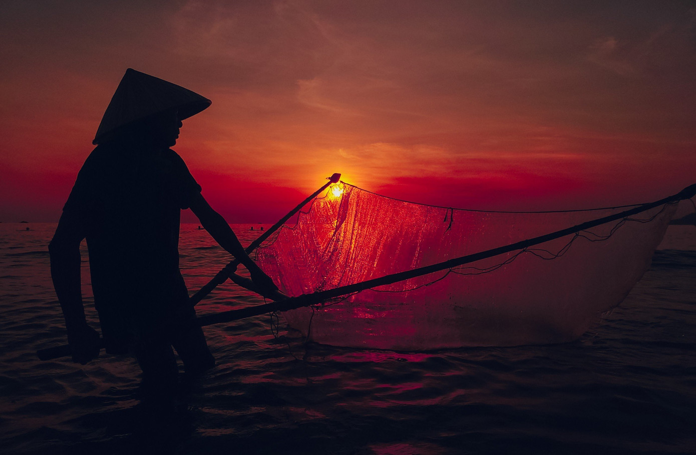 Về với Cửa Lò năm 2023, du khách sẽ thấy một đô thị biển khác xưa. Điều ấn tượng đầu tiên khi du khách về với Cửa Lò năm nay đó là sẽ cảm nhận được một không gian thoáng đãng, trong lành hơn, bởi toàn bộ bãi biển được trả lại mặt bằng, không còn cảnh các ki-ốt che khuất tầm nhìn ra biển.