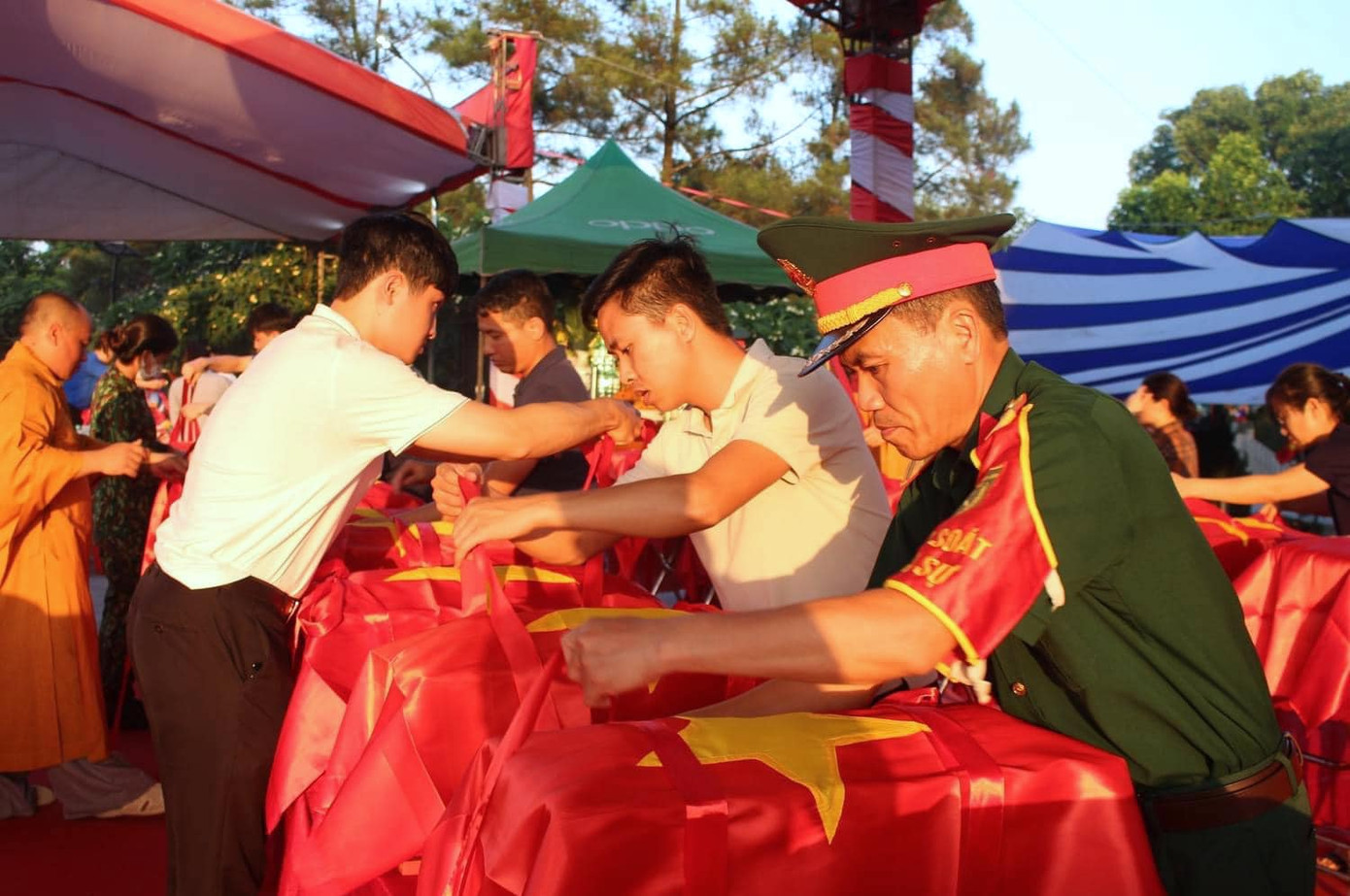 96 hài cốt liệt sĩ, quân tình nguyện và chuyên gia Việt Nam hy sinh vì nghĩa vụ cao cả quốc tế tại nước bạn Lào được Đội quy tập của tỉnh Nghệ An tìm kiếm, cất bốc trong mùa khô 2022 - 2023 tại các tỉnh Xiêng Khoảng, Viêng Chăn, Xay Sổm Bun (Lào).