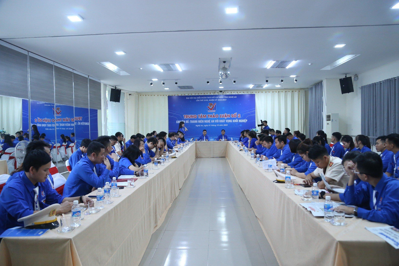 Diễn đàn thảo luận về chuyên đề: "Thanh niên Nghệ An với khát vọng khởi nghiệp". Diễn đàn thảo luận về chuyên đề: "Thanh niên Nghệ An với khát vọng khởi nghiệp".