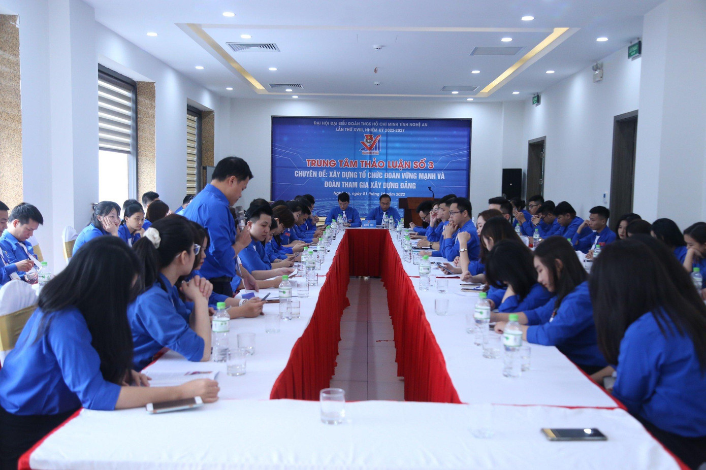 Diễn đàn thảo luận số 3 về chuyên đề: "Xây dựng tổ chức đoàn vững mạnh và Đoàn tham gia xây dựng Đảng". Diễn đàn thảo luận số 3 về chuyên đề: "Xây dựng tổ chức đoàn vững mạnh và Đoàn tham gia xây dựng Đảng".