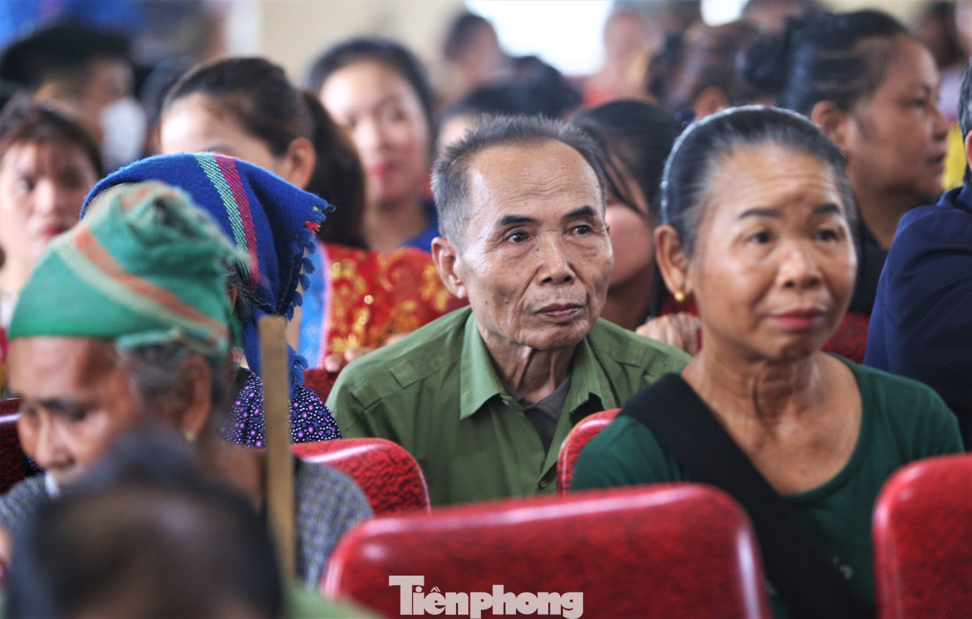 Người dân xã Ngọc Lâm (huyện Thanh Chương) cảm ơn sự quan tâm của chính quyền địa phương và lực lượng công an xã đã quan tâm, hỗ trợ người dân trong cuộc sống, sản xuất.