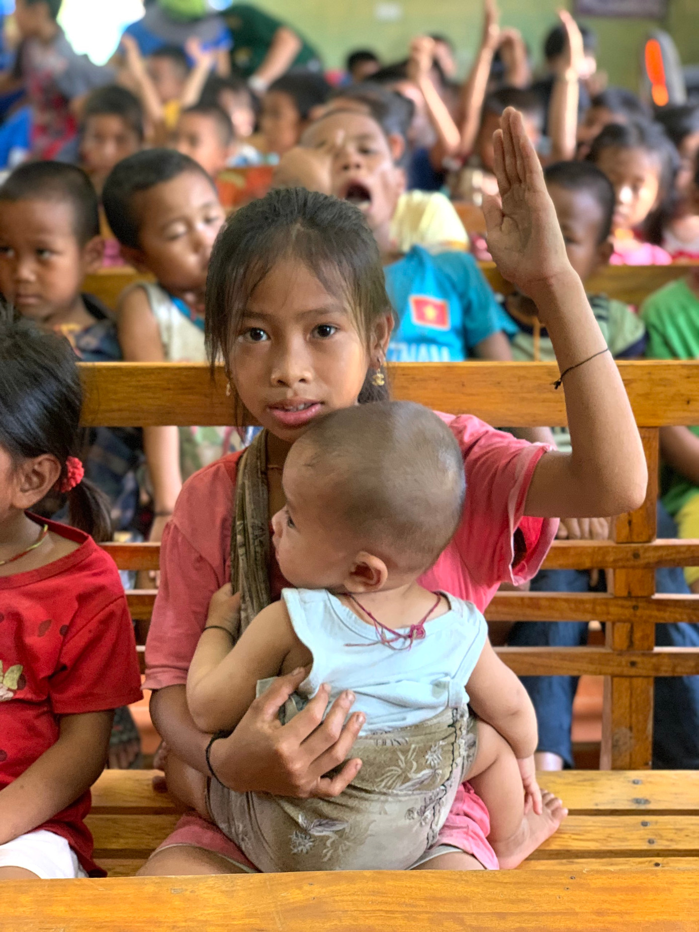 Chị Lữ Thị Băng Châu - Bí thư Huyện đoàn Con Cuông cho biết, bản Cò Phạt và bản Khe Búng nơi vừa tổ chức chương trình là 2 bản sinh sống của người Đan Lai nằm sâu nơi thượng nguồn Khe Khặng, thuộc đại ngàn Pù Mát. Trong đó, bản Khe Búng có 115 hộ và bản Cò Phạt có 124 hộ, với tổng số nhân khẩu hơn 940 người. Tộc người Đan Lai còn được biết đến với tục đặc biệt là tục ngủ ngồi.