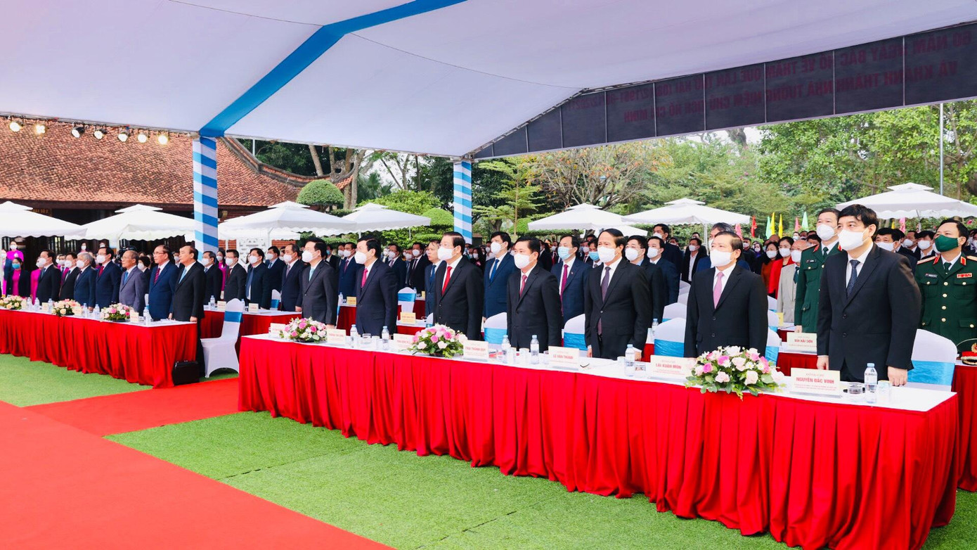 Lãnh đạo Đảng, Nhà nước tham dự Lễ Kỷ niệm 60 năm Bác Hồ về thăm quê lần thứ hai. Lãnh đạo Đảng, Nhà nước tham dự Lễ Kỷ niệm 60 năm Bác Hồ về thăm quê lần thứ hai.