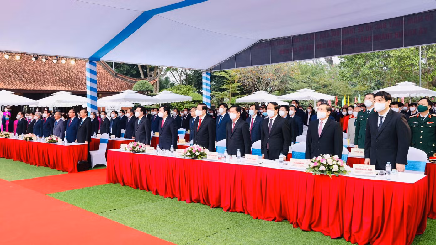 Lãnh đạo Đảng, Nhà nước tham dự Lễ Kỷ niệm 60 năm Bác Hồ về thăm quê lần thứ hai.