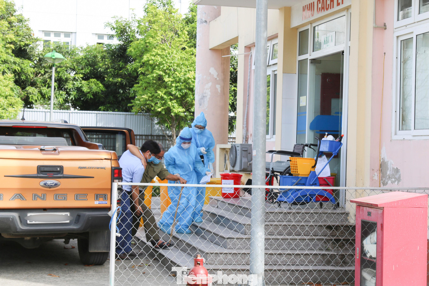 Hai công nhân từ miền Nam về Nghệ An dương tính với SARS-CoV-2. Hai công nhân từ miền Nam về Nghệ An dương tính với SARS-CoV-2.