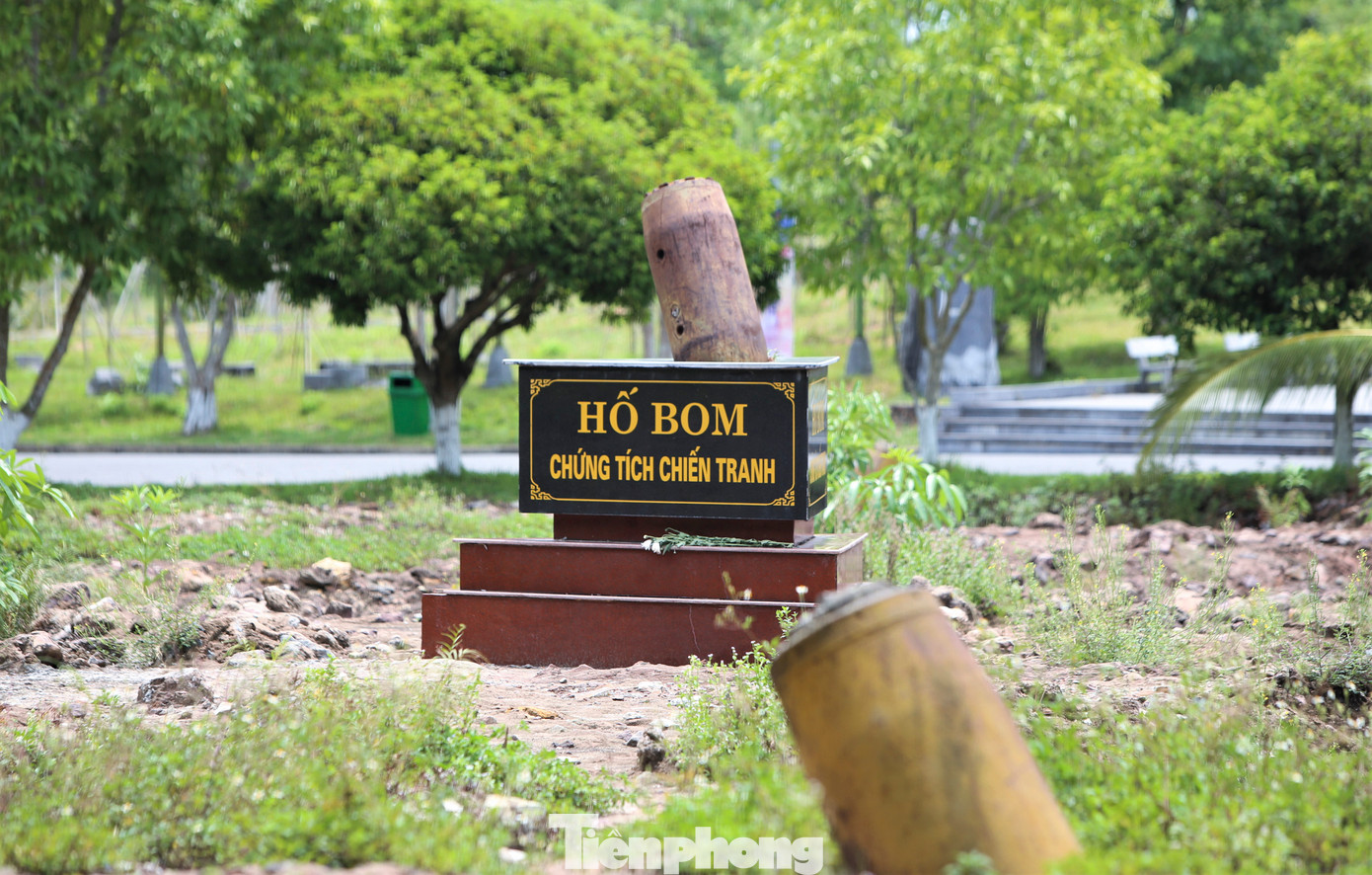 Ngày nay, những hố bom tại Đồng Lộc đã được ngành chức năng đánh dấu, trở thành những chứng tích chiến tranh.