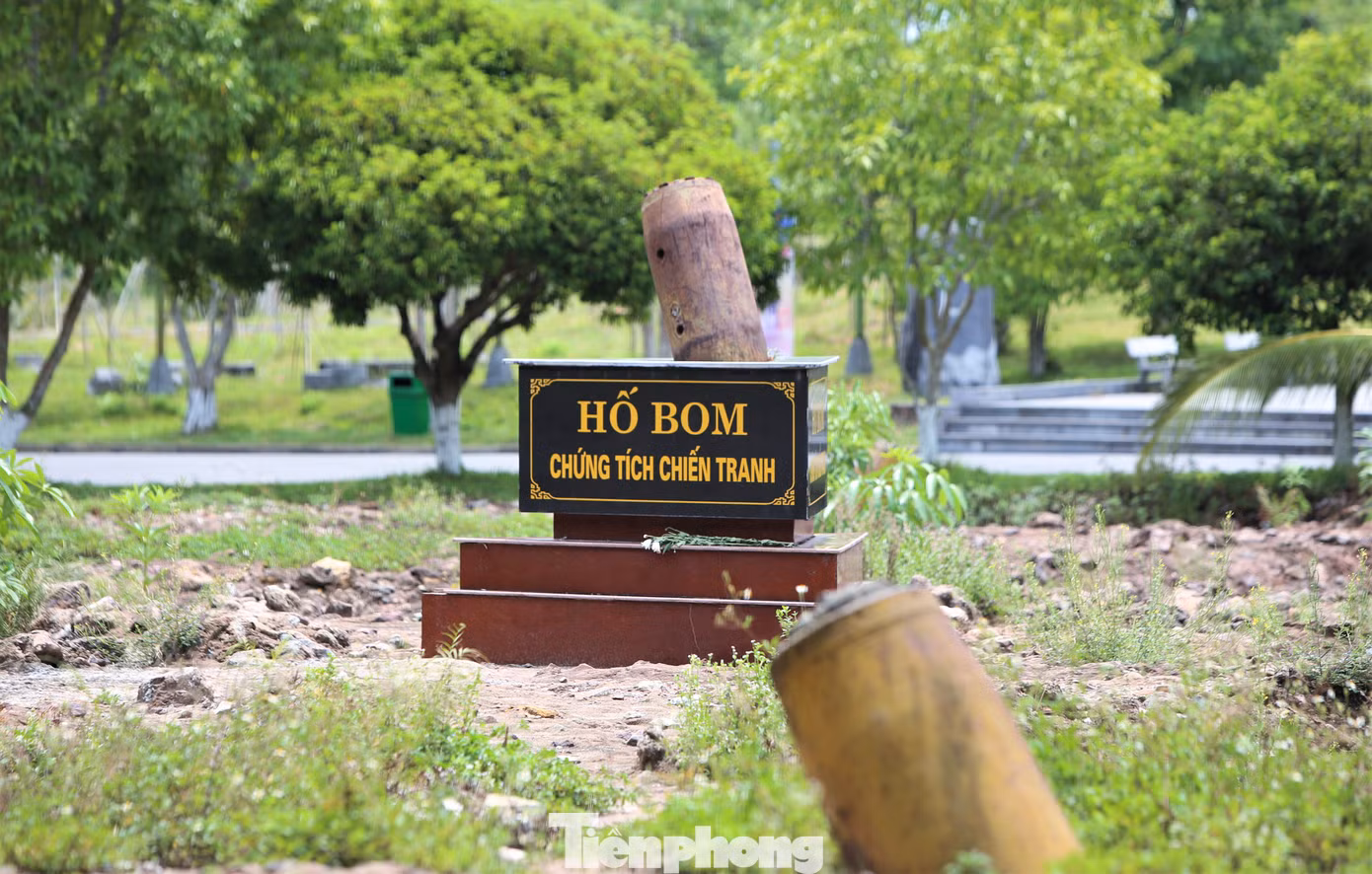 Ngày nay, những hố bom tại Đồng Lộc đã được ngành chức năng đánh dấu, trở thành những chứng tích chiến tranh.
