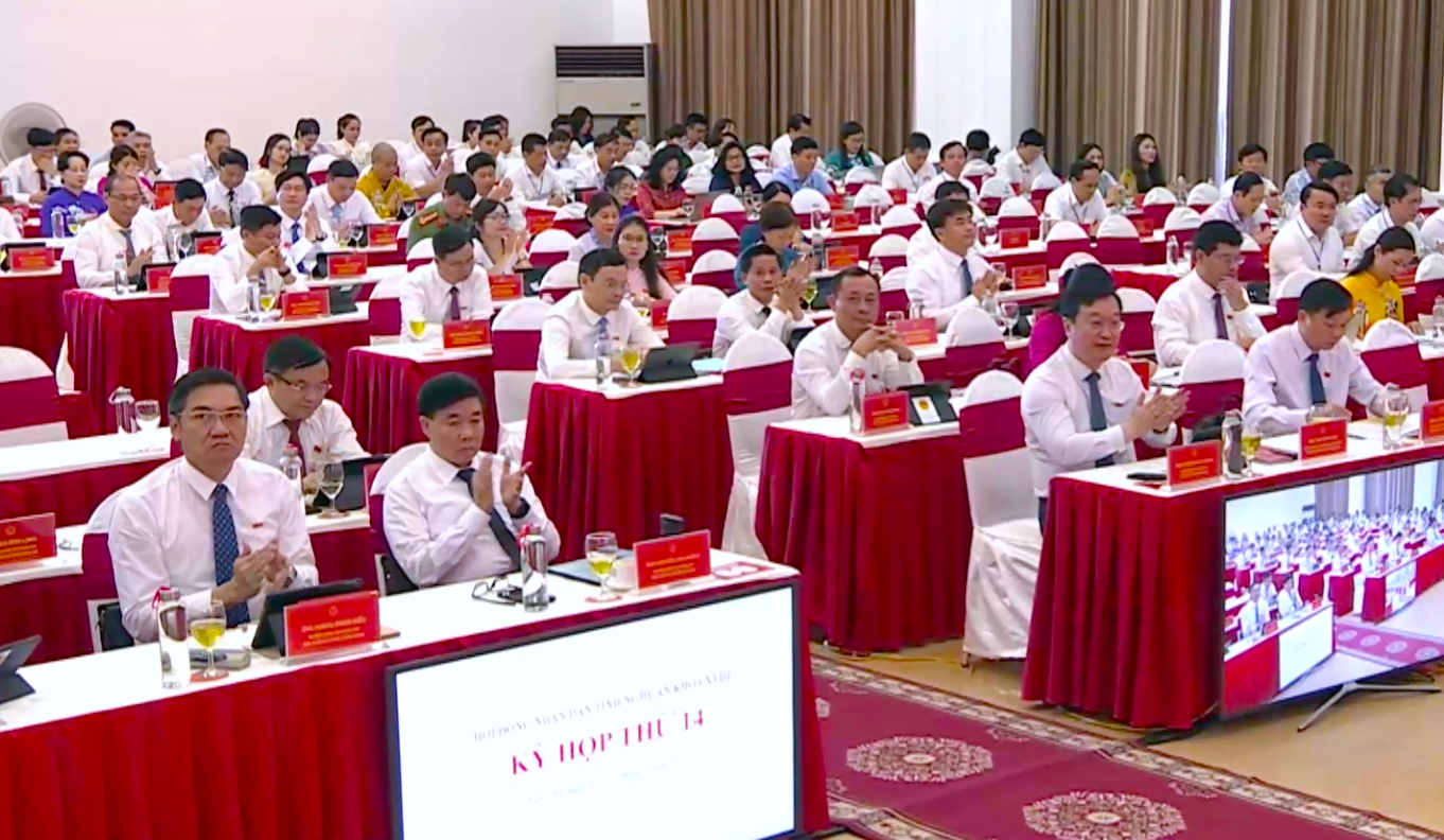 Các đại biểu tham dự kỳ họp. Các đại biểu tham dự kỳ họp.