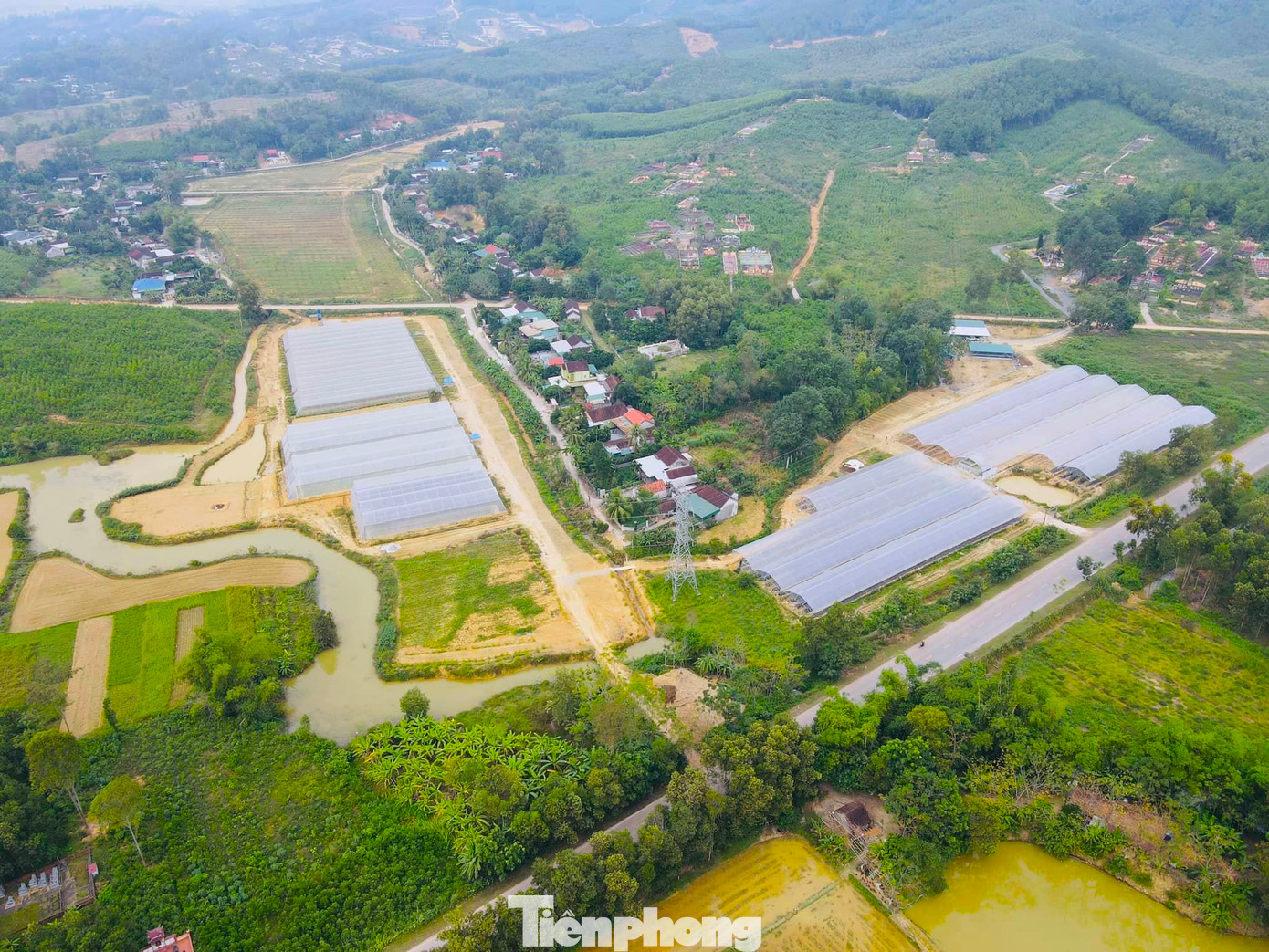 Trang trại hoa quả công nghệ cao Đồi Chồi có quy mô 15ha tại xóm Yên Thế (xã Thịnh Sơn, huyện Đô Lương, tỉnh Nghệ An) là trang trại nông nghiệp sạch, an toàn sinh học và áp dụng công nghệ cao hiện đại nhất ở huyện này.