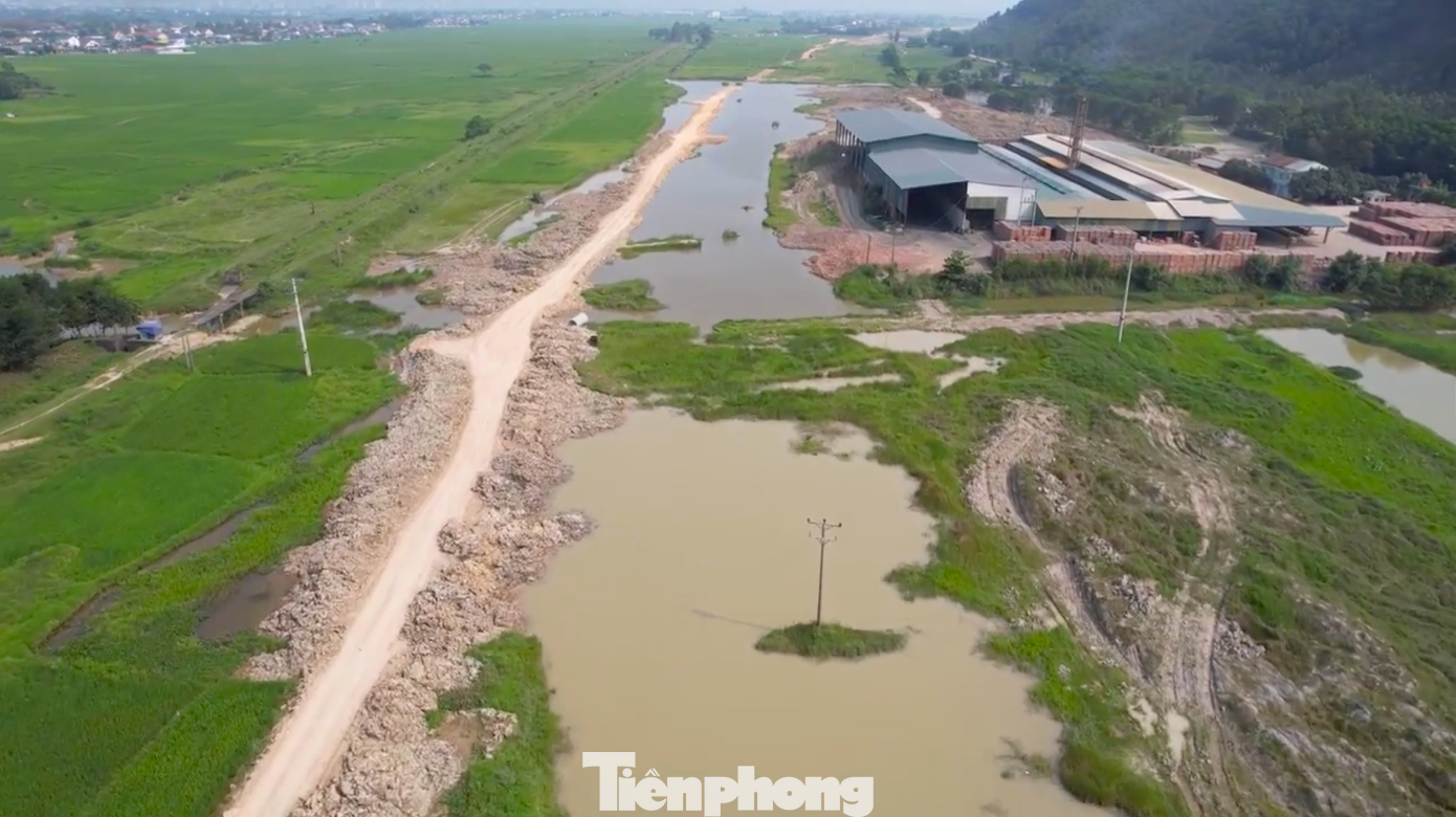 Trên tuyến cao tốc Bắc - Nam qua địa bàn Nghệ An vẫn còn nhiều điểm triển khai chậm vì nhiều nguyên nhân khác nhau.