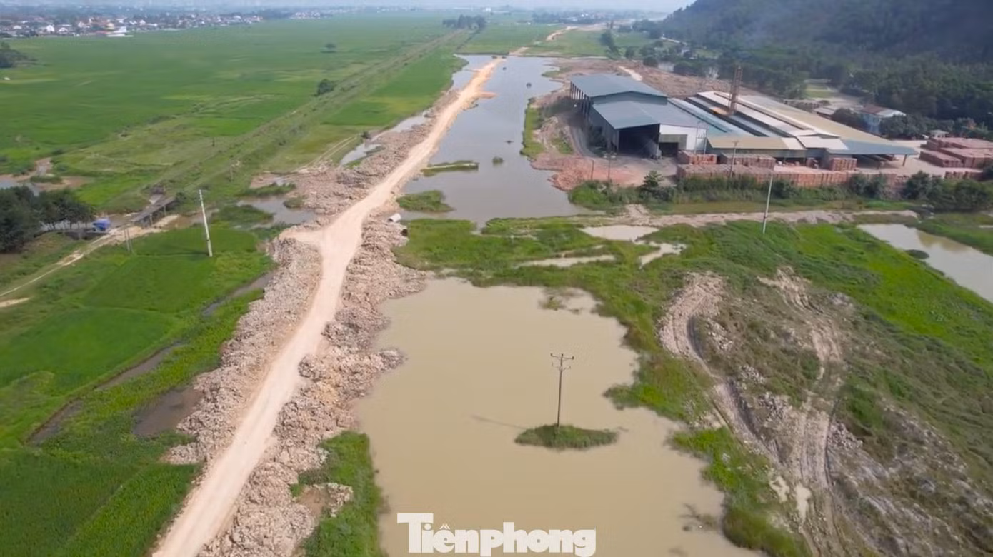 Trên tuyến cao tốc Bắc - Nam qua địa bàn Nghệ An vẫn còn nhiều điểm triển khai chậm vì nhiều nguyên nhân khác nhau.