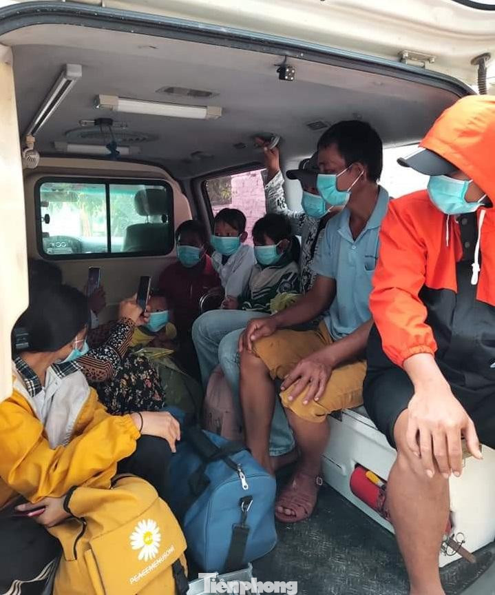 Toàn bản Chằm Puông có 190 hộ dân, 970 nhân khẩu là đồng bào dân tộc Khơ Mú. Trong đó có 144 hộ nghèo, 310 trẻ em, 7 người trên 80 tuổi, 15 người khuyết tật nặng. Hiện, người dân bản Chằm Puông rất cần sự quan tâm hỗ trợ của cộng đồng. Toàn bản Chằm Puông có 190 hộ dân, 970 nhân khẩu là đồng bào dân tộc Khơ Mú. Trong đó có 144 hộ nghèo, 310 trẻ em, 7 người trên 80 tuổi, 15 người khuyết tật nặng. Hiện, người dân bản Chằm Puông rất cần sự quan tâm hỗ trợ của cộng đồng.